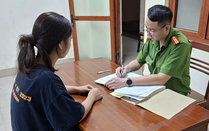 Cơ quan CSĐT Công an tỉnh làm việc với đối tượng Hoàng Châm Anh