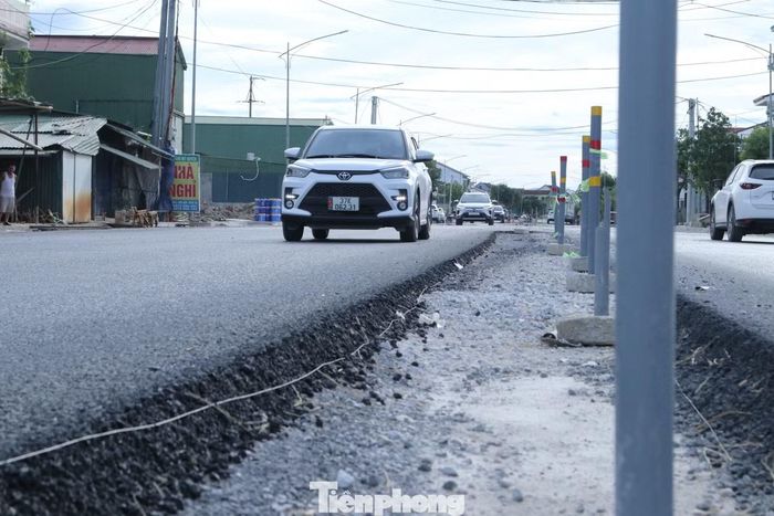  Liên quan đến những thông tin phản ánh trên, một lãnh đạo Ban Quản lý Dự án 85 thừa nhận tình trạng mương hai bên đường có nhiều điểm chưa có nắp đậy. Phía Ban đã yêu cầu đơn vị thi công bổ sung nắp để đảm bảo an toàn. 