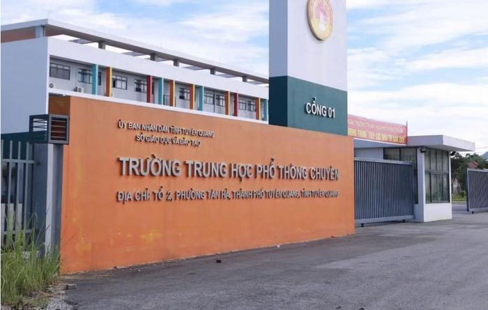  Cho 328 thí sinh THPT chuyên Tuyên Quang thi lại vào ngày 14 - 15/8. 