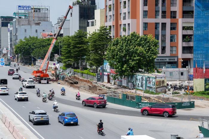 Dự án có điểm đầu kết nối với cầu Vĩnh Tuy giai đoạn 2 (cách nút giao Cổ Linh khoảng 400m) và điểm cuối nối vào đường Đàm Quang Trung hiện hữu (cách nút giao Cổ Linh khoảng 1.000m).