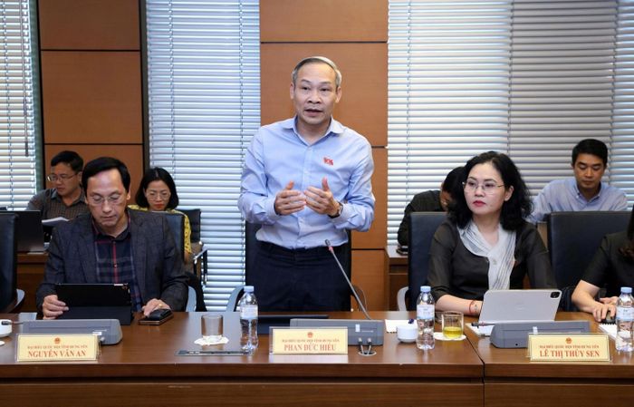 Đại biểu Phan Đức Hiếu (Đoàn ĐBQH tỉnh Hưng Yên) phát biểu góp ý dự thảo Luật dầu khí (sửa đổi).
