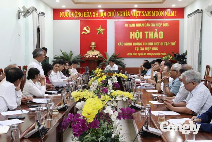 UBND xã Hiệp Đức phối hợp với Bộ CHQS TP Đà Nẵng tổ chức hội thảo xác minh thông tin khu mộ tập thể 17 hài cốt trên địa bàn.