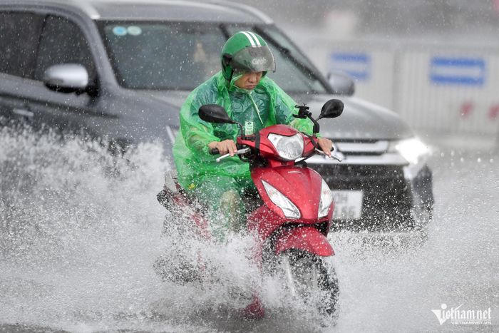 Miền Bắc mưa lớn dữ dội. Ảnh: Hoàng Minh