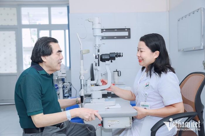 NSND Trung Đức vẫn lạc quan dù sống chung với căn bệnh đái tháo đường suốt 30 năm. Ảnh: N.Huyền 