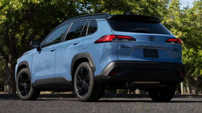 Với phong cách SUV truyền thống, Toyota Corolla Cross HEV có được không gian ngồi và khoang hành lý rộng rãi. Ảnh: Toyota