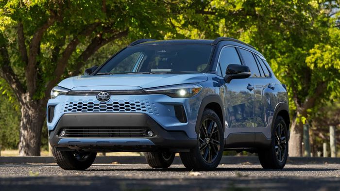 Với hệ truyền động hybrid, Toyota Corolla Cross ưu tiên sự êm ái và tiết kiệm nhiên liệu. Ảnh: Toyota