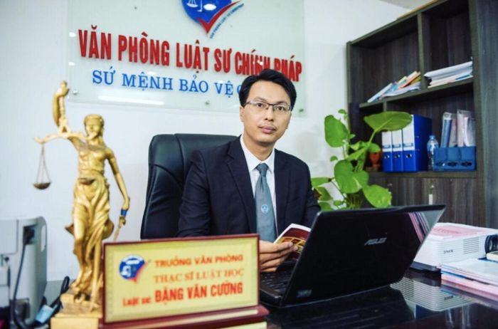 Tiến sĩ, luật sư Đặng Văn Cường, Trưởng văn phòng luật sư Chính Pháp (Đoàn luật sư TP Hà Nội).