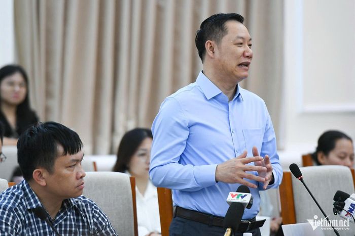 GS.TS Nguyễn Tiến Thảo giải đáp băn khoăn về quyền lợi của thí sinh. Ảnh: Thạch Thảo