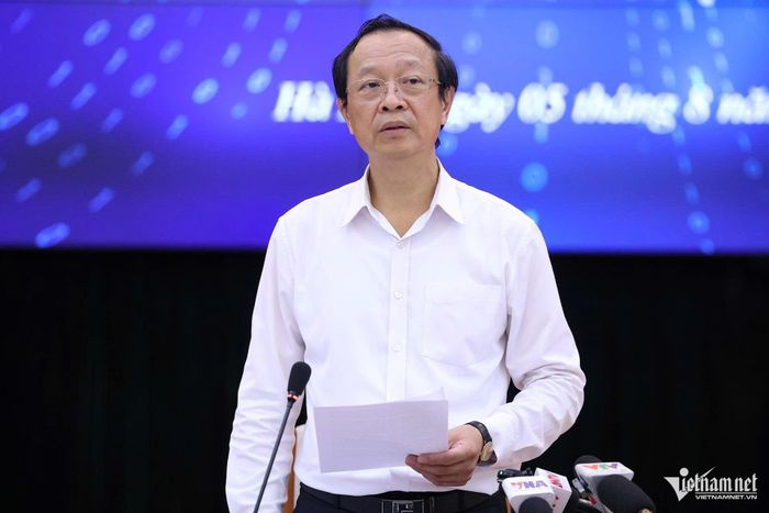Thứ trưởng Thường trực Bộ GD-ĐT Phạm Ngọc Thưởng chủ trì buổi họp báo. Ảnh: Thạch Thảo