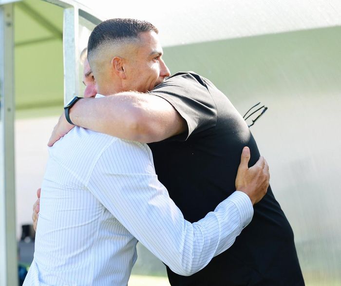 Ronaldo gặp gỡ tân HLV Postecoglou - Ảnh: Al-Nassr FC