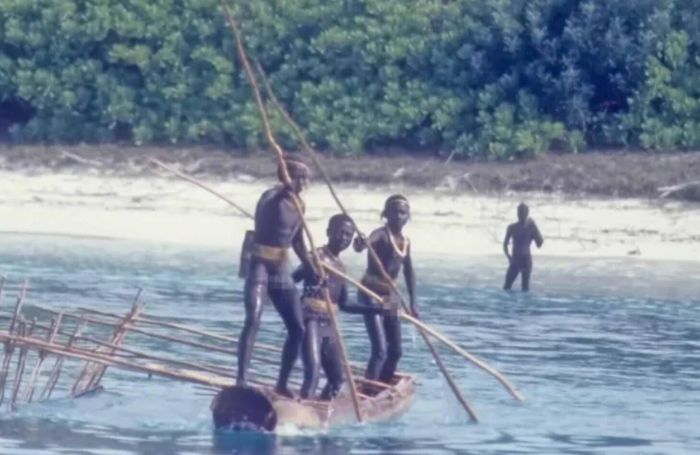 Người Sentinelese dễ bị ảnh hưởng trước các bệnh dịch hiện đại. Ảnh: Alamy stock