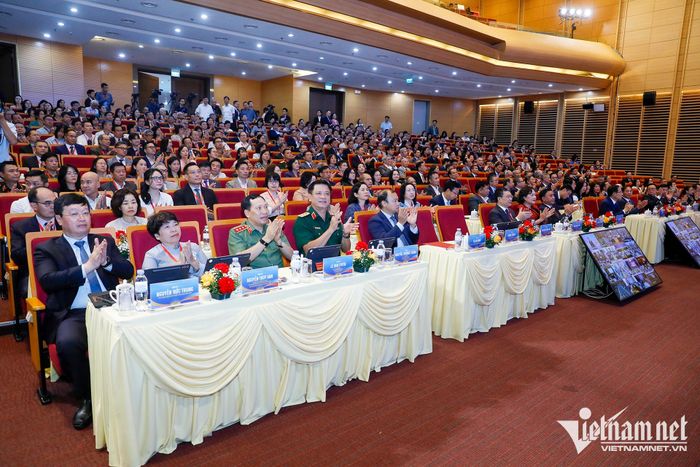 Lãnh đạo bộ, ngành và các đại biểu dự phiên họp