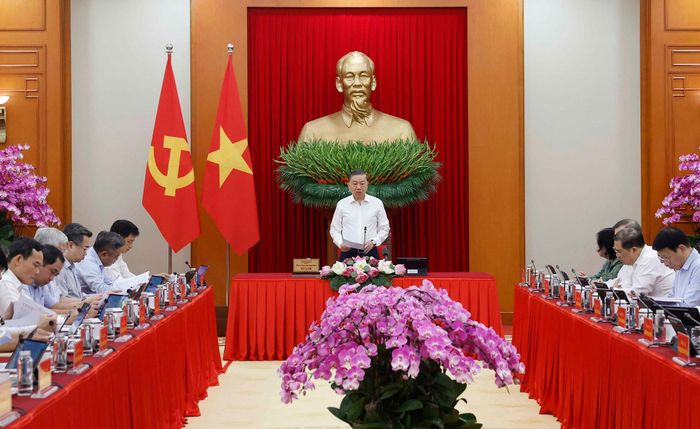 Mỗi thành viên Ban Chỉ đạo phải có nhiệm vụ, sản phẩm và thời hạn cụ thể; trực tiếp chỉ đạo, kiểm tra, phản biện, không khoán trắng cho cơ quan giúp việc. Ảnh: TTXVN