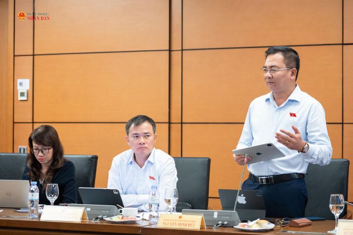 Phó Chủ nhiệm Ủy ban Quốc phòng, An ninh và Đối ngoại, Trung tướng Nguyễn Minh Đức phát biểu tại buổi thảo luận. Ảnh: QH