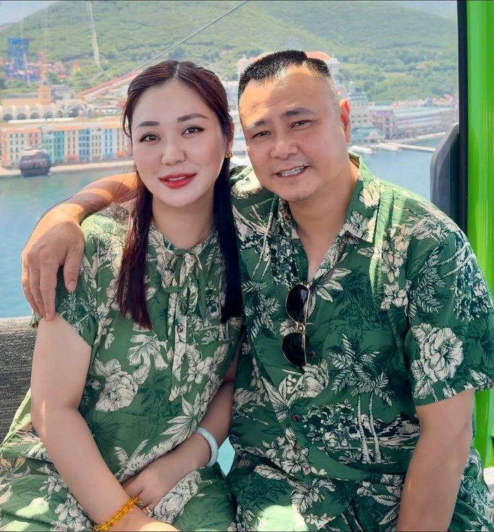 NSND Tự Long quấn quýt vợ giảng viên.