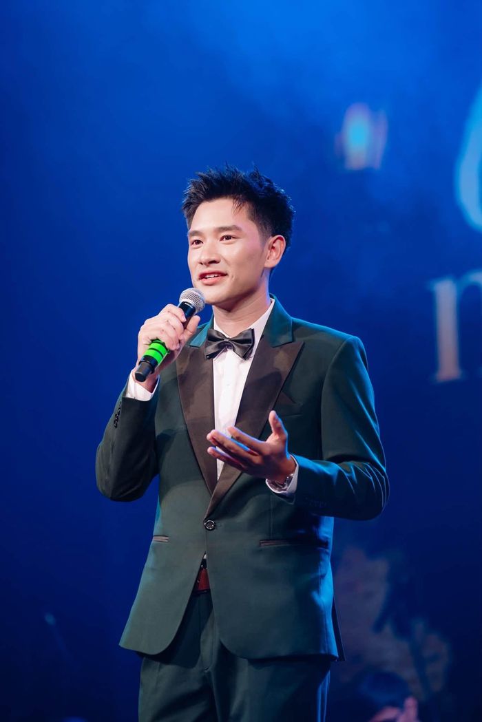 Ca sĩ Nguyễn Hoàng Minh - con trai Minh Thư "Tam ca áo trắng" - tự hào khi có thể nối nghiệp mẹ.