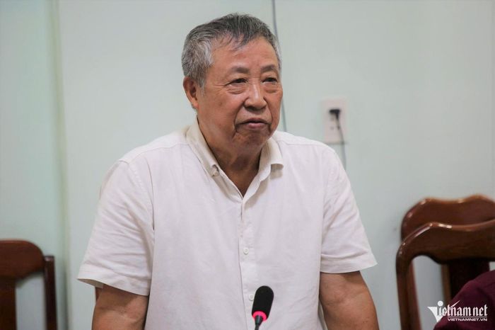 Ông Trần Phước Sảo cung cấp thêm tư liệu lịch sử về các trận đánh của Sư đoàn 2 tại khu vực Đồi Thị. Ảnh: Hà Nam
