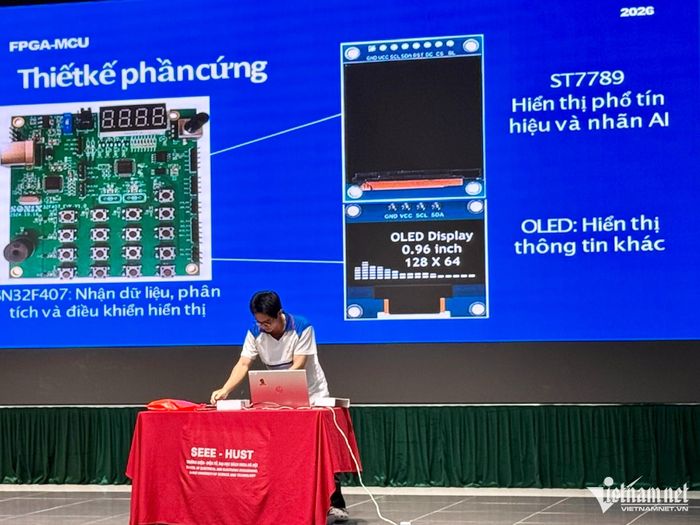 Một trong 5 đội thi lọt vào vòng chung kết MCU - FPGA. Ảnh: Du Lam