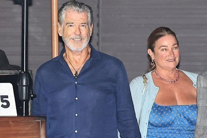 Pierce Brosnan và vợ hẹn hò gần đây. Ảnh: Backgrid