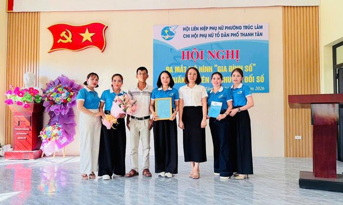 Ra mắt mô hình "Gia đình số" tại phường Trúc Lâm, tỉnh Thanh Hóa. Ảnh: P.TRL