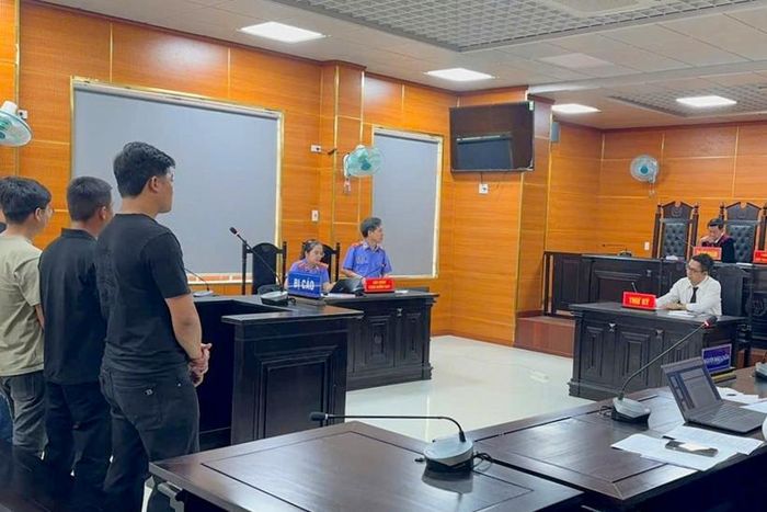  Lãnh đạo VKSND tỉnh Quảng Ngãi thực hành quyền công tố, kiểm sát xét xử tại phiên tòa.