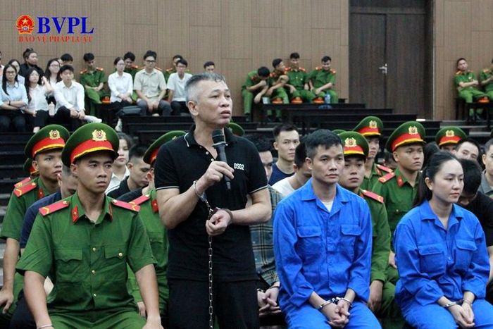 Bị cáo Hoàng Đức Phú khai báo trước tòa.