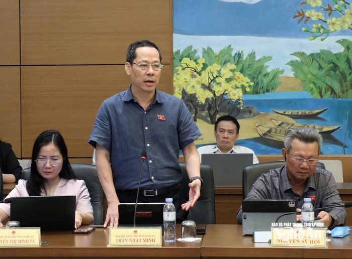 Đại biểu Quốc hội chuyên trách Trần Nhật Minh tham gia thảo luận tổ. Ảnh: Khánh Duy