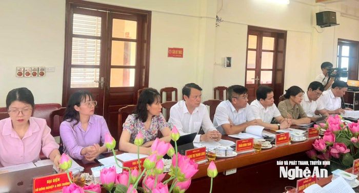Thành viên Đoàn giám sát số 2. Ảnh: Nguyễn Thị Vân