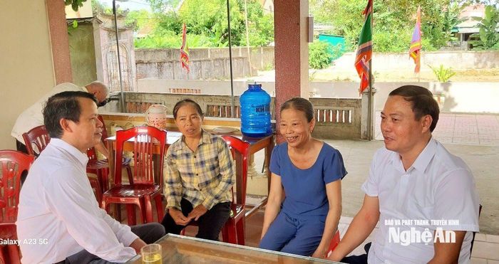 Đoàn gặp gỡ trực tiếp, tham vấn người dân hưởng chính sách hỗ trợ mức đóng BHXH tự nguyện, BHYT.