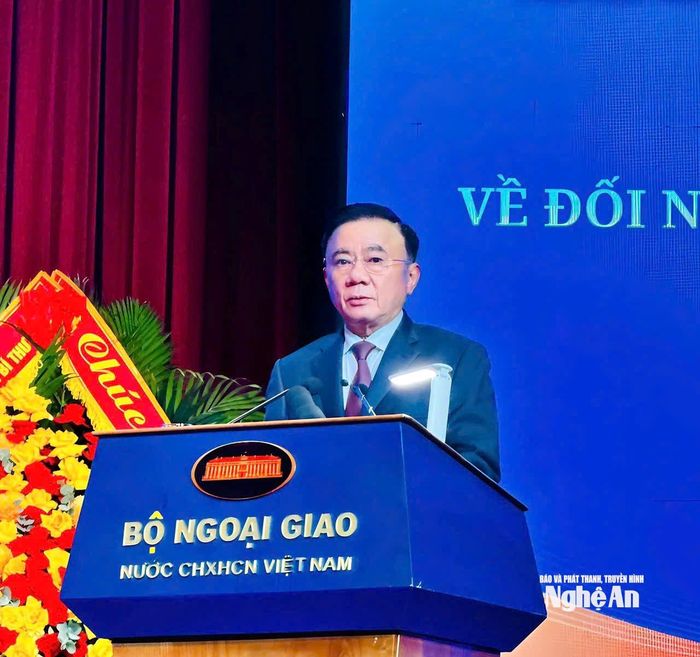 Đồng chí Trần Cẩm Tú - Ủy viên Bộ Chính trị, Thường trực Ban Bí thư phát biểu chỉ đạo tại hội nghị. Ảnh: Khánh Thục