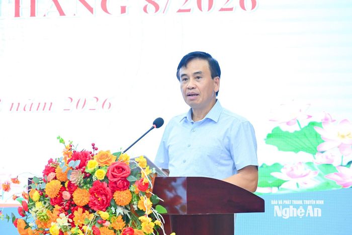 Đồng chí Nguyễn Bá Hảo - Phó Giám đốc Sở Văn hóa, Thể thao và Du lịch thông tin về hoạt động báo chí trong thời gian qua. Ảnh: Thành Cường