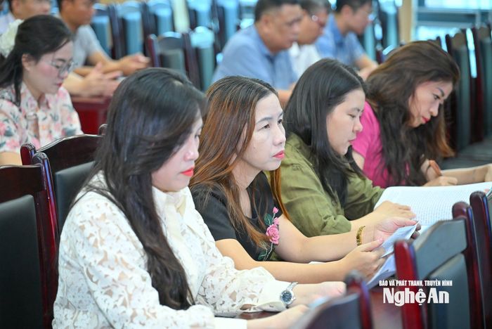 Các phóng viên, nhà báo tham dự hội nghị. Ảnh: Thành Cường