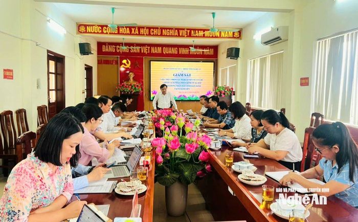 Quang cảnh buổi làm việc với UBND xã Kim Liên. Ảnh: Nguyễn Thị Vân