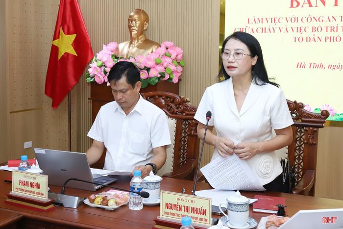 Trưởng ban Pháp chế HĐND tỉnh Nguyễn Thị Nhuần kết luận buổi làm việc.