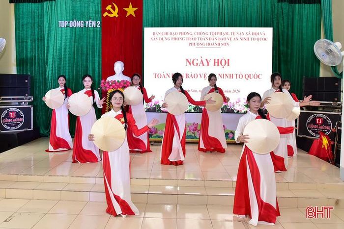  Tiết mục văn nghệ tại ngày hội. 