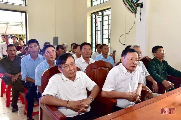  Đông đảo người dân tham gia ngày hội. 
