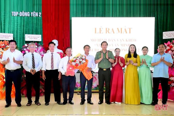  Dịp này, phường Hoành Sơn cũng đã ra mắt mô hình dân vận khéo “Xứ đạo văn minh” tại TDP Đông Yên 2. 