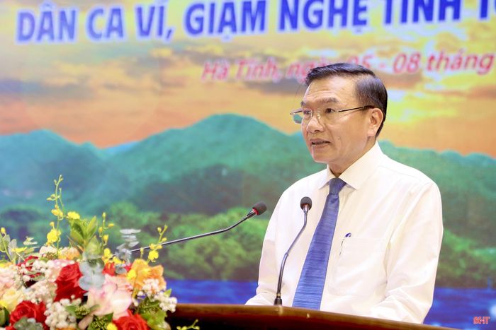 Ông Trần Xuân Lương - Phó Giám đốc Sở VH-TT&DL, Trưởng ban Tổ chức Liên hoan phát biểu khai mạc.