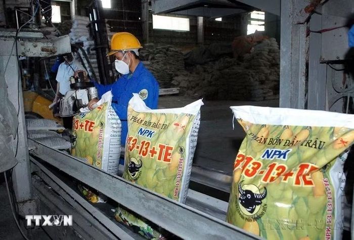 Phân bón thương hiệu "Đầu Trâu" của Công ty cổ phần Bình Điền (Quảng Trị). (Ảnh minh họa. Danh Lam/TTXVN)