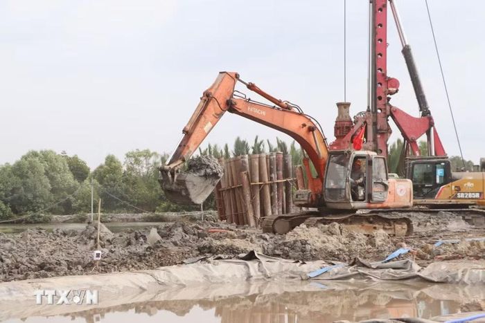 Dự án Cao tốc Cà Mau-Đất Mũi bàn giao 100% mặt bằng cho đơn vị thi công. (Ảnh: Tuấn Phi/TTXVN)