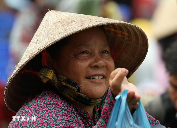 Nụ cười với ánh mắt hy vọng nơi khu chợ. (Ảnh: Duy Khương/TTXVN)
