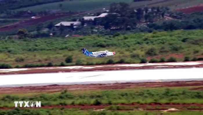 Máy bay chuyên dụng thực hiện công tác hiệu chuẩn Sân bay Liên Khương ngày 23/7. (Ảnh: TTXVN phát)