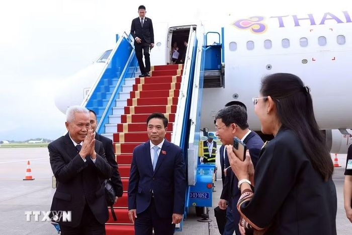 Chủ tịch Quốc hội kiêm Chủ tịch Hạ viện Thái Lan Sophon Zaram đến Hà Nội, bắt đầu chuyến thăm chính thức Việt Nam. (Ảnh: Tuấn Anh/TTXVN)