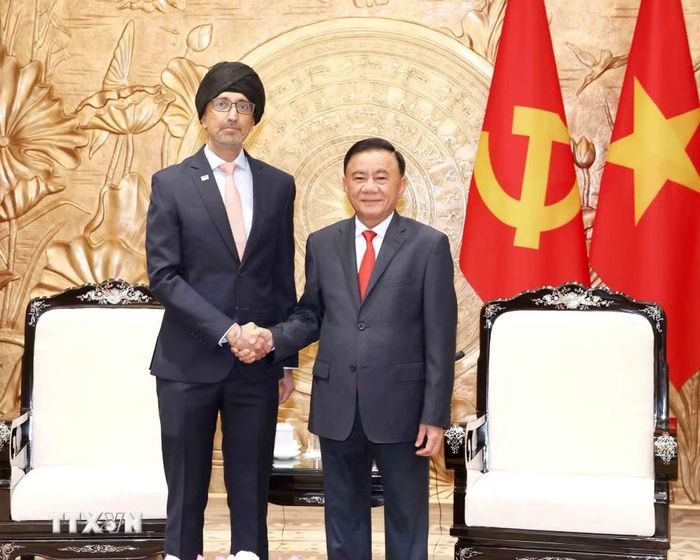 Đồng chí Trần Cẩm Tú, Ủy viên Bộ Chính trị, Thường trực Ban Bí thư tiếp Đại sứ Singapore tại Việt Nam Rajpal Singh. (Ảnh: Phương Hoa/TTXVN)
