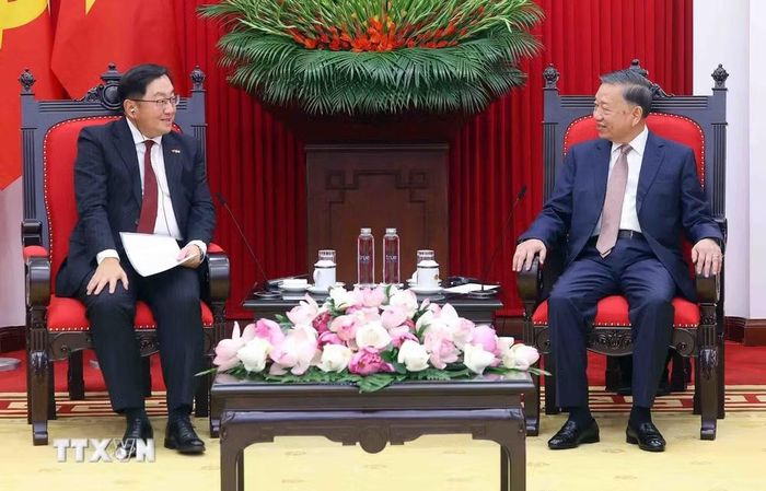 Tổng Bí thư, Chủ tịch nước Tô Lâm tiếp Đại sứ Đặc mệnh toàn quyền Malaysia tại Việt Nam Dato’ Tan Yang Thai. (Ảnh: Phạm Kiên/TTXVN)