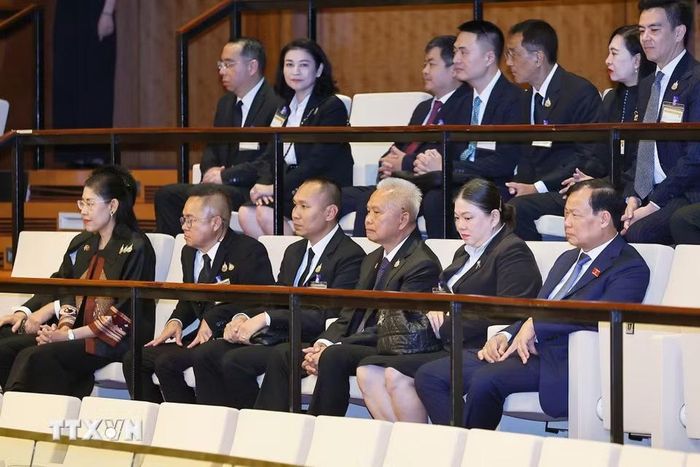 Chủ tịch Quốc hội kiêm Chủ tịch Hạ viện Vương quốc Thái Lan Sophon Zaram dự khán Phiên họp của Kỳ họp không thường lệ thứ nhất, Quốc hội khóa XVI. (Ảnh: Doãn Tấn/TTXVN)