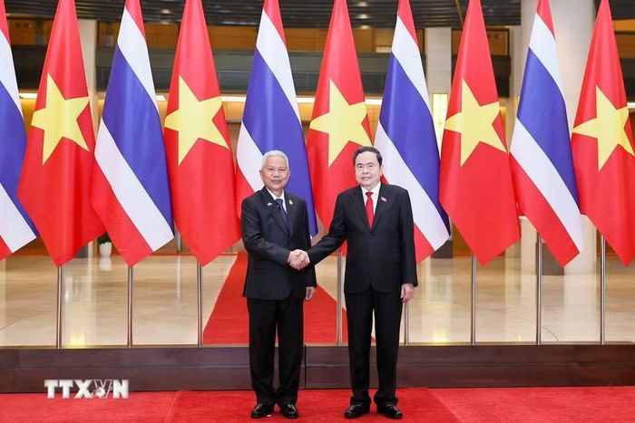 Chủ tịch Quốc hội Trần Thanh Mẫn đón Chủ tịch Quốc hội kiêm Chủ tịch Hạ viện Vương quốc Thái Lan Sophon Zaram. (Ảnh: Doãn Tấn/TTXVN)
