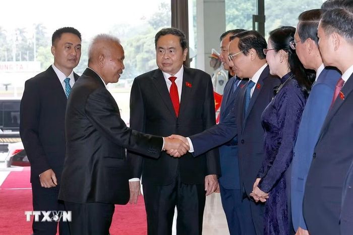 Chủ tịch Quốc hội Trần Thanh Mẫn và đại biểu Việt Nam đón Chủ tịch Quốc hội kiêm Chủ tịch Hạ viện Vương quốc Thái Lan Sophon Zaram. (Ảnh: Doãn Tấn/TTXVN)