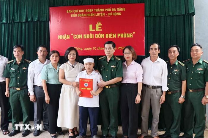Xã Tây Hồ sẽ tiếp tục đồng hành và hỗ trợ cụ thể cho cháu L.V.H.P có thêm điều kiện để học hết cấp 3. (Ảnh: Đoàn Hữu Trung/TTXVN)