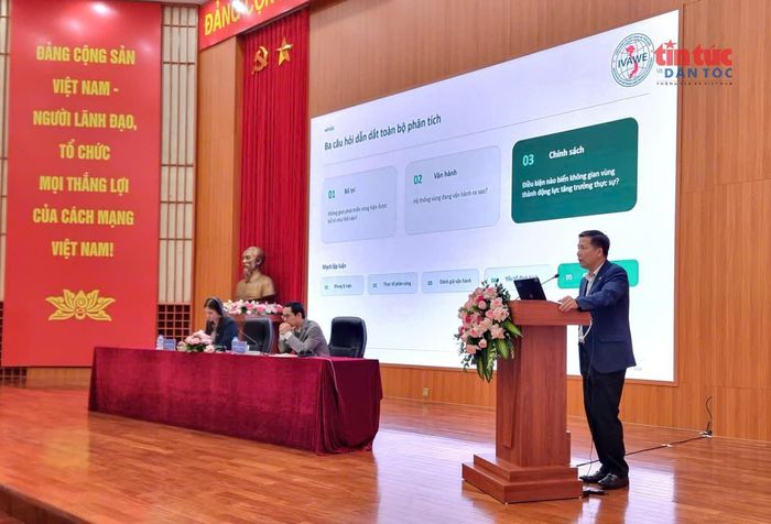 TS Nguyễn Đình Chúc trình bày nghiên cứu liên kết phân vùng tạo động lực không gian tăng trưởng mới.